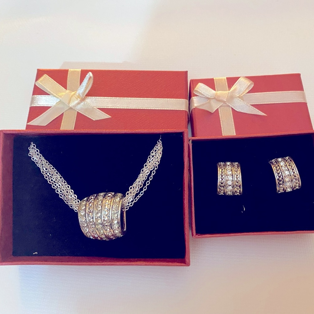 New Avon costume jewelry set.